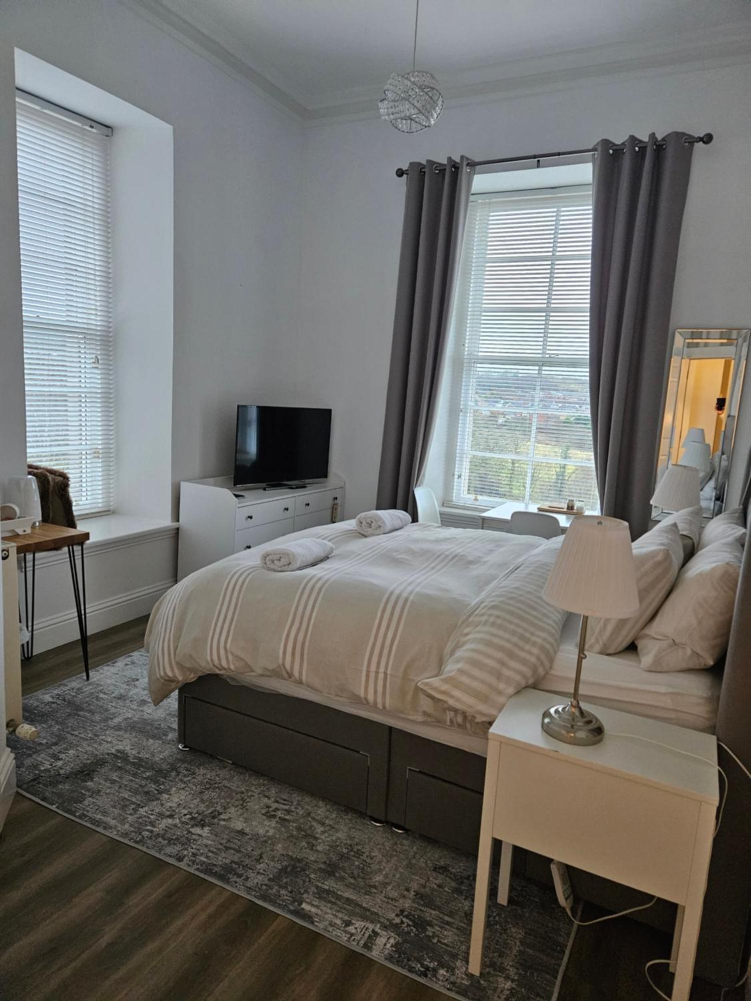 Langhouse Castle Bed And Breakfast Inverkip Exterior photo